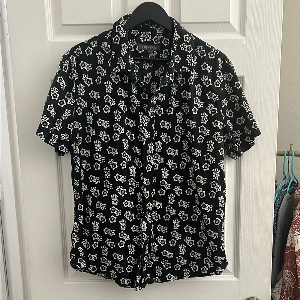 Slate & Stone, XL, Black Floral Shirt